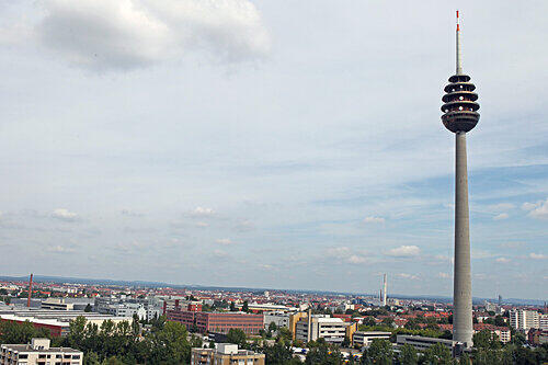 Mit 292,80 Metern das höchste Gebäude Bayerns: der Nürnberger Fernmeldeturm im Stadtteil Schweinau.
