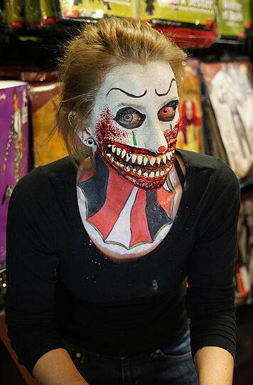 Der Halloween Gore Store bietet alles, was das Herz eines Horror-Fans begehrt.