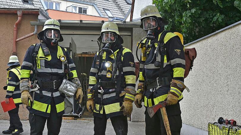 Ein Trupp drang direkt in den Keller vor.