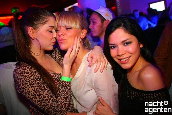 Im Crown's Club stand auch dieser Samstag unter dem Motto "Garden & Restaurant". Mehr Bilder unter: www.nachtagenten.de