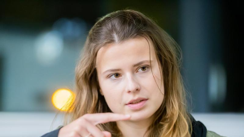 Luisa Neubauer, Klimaaktivistin, spricht nach einem Treffen des ehemaligen US-Präsidenten Obama mit Klimaaktivistinnen und -aktivisten.