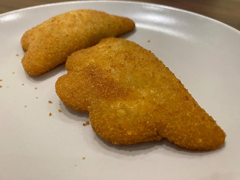 Salzige Rissol. Gefüllt sind sie entweder mit Garnelen, Hähnchen oder Gemüse.