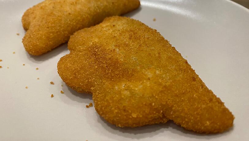 Salzige Rissol. Gefüllt sind sie entweder mit Garnelen, Hähnchen oder Gemüse. Salzige Rissol. Gefüllt sind sie entweder mit Garnelen, Hähnchen oder Gemüse.