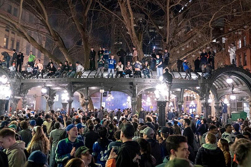 Die Seattle Seahwaks gewann den Superbowl 2026, die Stadt wurde daraufhin zur Partyzone. Die Seattle Seahwaks gewann den Superbowl 2026, die Stadt wurde daraufhin zur Partyzone.