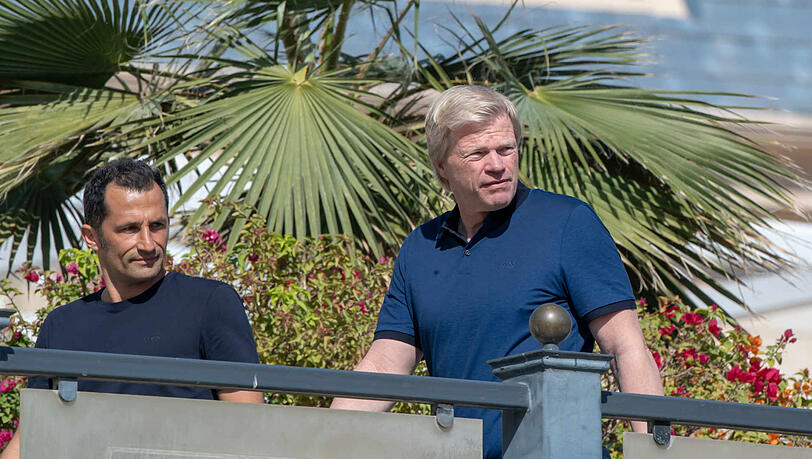Oliver Kahn (r.) mit Sportdirektor Hasan Salihamidzic im Trainingslager in Doha. Oliver Kahn (r.) mit Sportdirektor Hasan Salihamidzic im Trainingslager in Doha.