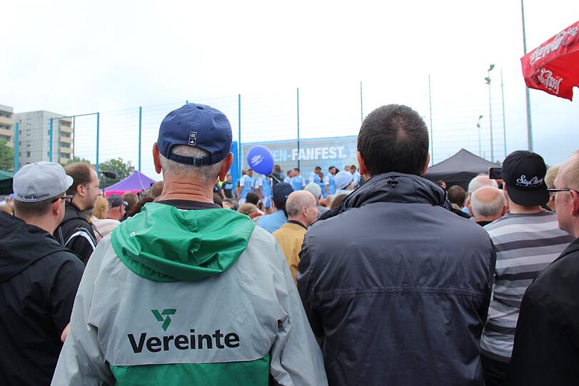 Weitere Bilder vom Löwen-Fanfest am Trainingsgelände an der Grünwalder Straße.
