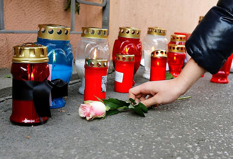 Trauer in und um Paris. Die Bilder nach der Serie von der Terroranschlägen.