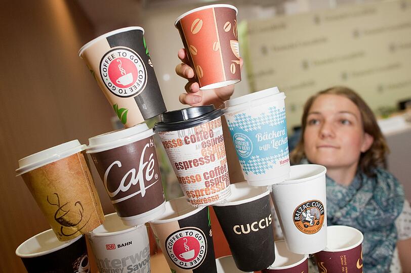 Coffee-to-go-Becher sorgen für eine wahre Abfallflut. Nun sollen Lösungen gefunden werden.