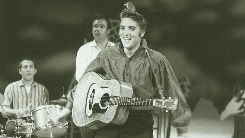 Elvis Presley während einer Performance im Jahr 1956