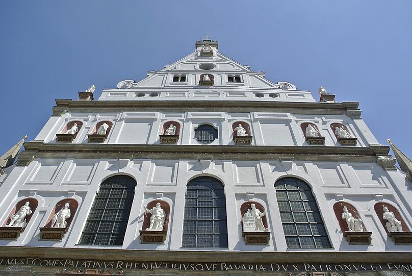 Die Michaelskirche ist wieder entrüstet.