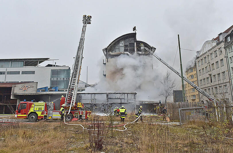 Bilder vom Feuerwehreinsatz in der Orleansstraße.
