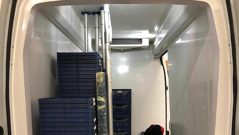 Am Anfang der Tour ist der Transporter noch fast leer. Das sieht vier Stunden später schon ganz anders aus. Am Anfang der Tour ist der Transporter noch fast leer. Das sieht vier Stunden später schon ganz anders aus.