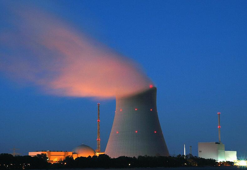 Muss spätestens Ende 2022 vom Netz: das Atomkraftwerk Isar 2.