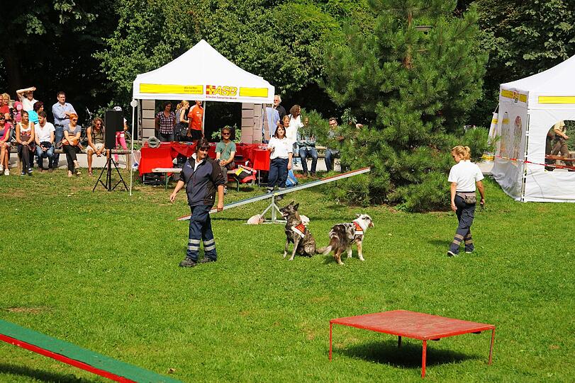 Auch die Rettungshundestaffel war dabei.
