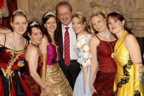 Gruppenbild mit OB: Rathaus-Empfang für Münchens Faschingsprinzessinnen