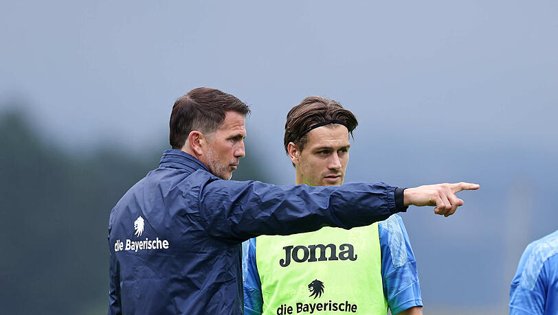 Neu-Löwe Sigurd Haugen mit Trainer Patrick Glöckner. Neu-Löwe Sigurd Haugen mit Trainer Patrick Glöckner.