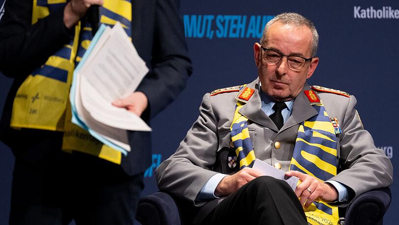 Der Generalinspekteur der Bundeswehr war zu Gast auf dem Katholikentag in W&uuml;rzburg.