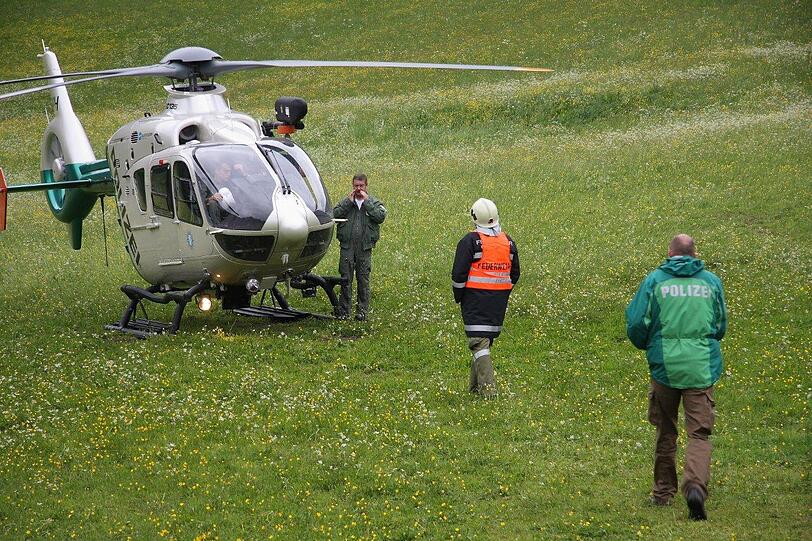 Ein 53-jähriger Bergwanderer ist zwischen dem oberbayerischen Marktschellenberg und dem österreichischen Hallein tödlich verunglückt.Bilder der Suchaktion