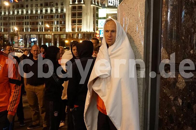 Arjen Robben vor dem Ritz-Carlton in Moskau.