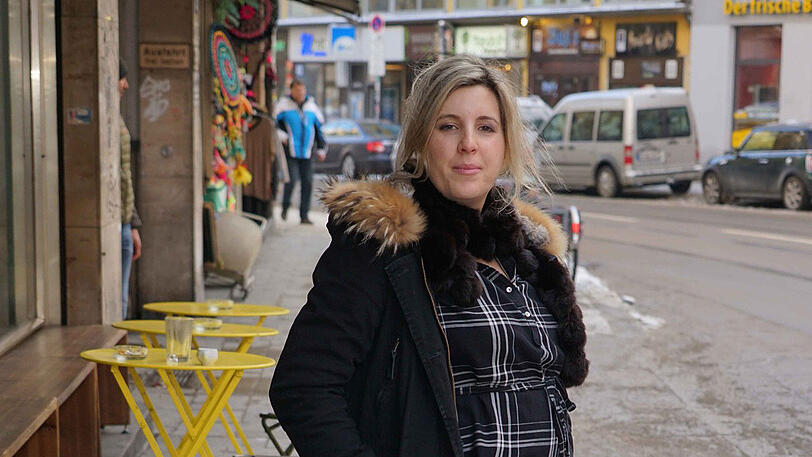 Christina (32), ebenfalls Zahnärztin, sagt: &bdquo;Ich bin im siebten Monat schwanger und lebe in Haidhausen. Manchmal habe ich den Eindruck, dass die Leute in der Stadt noch etwas tierfreundlicher als kinderfreundlich sind. Doch insgesamt erlebe ich München seit paar Jahren als ganz kinderfreundlich.&ldquo;
