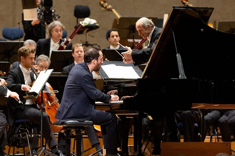 Igor Levit und Iván Fischer spielen Mozart.