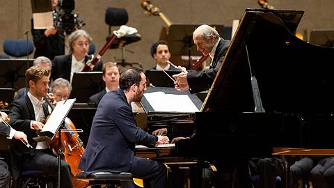 Igor Levit und Iván Fischer spielen Mozart.
