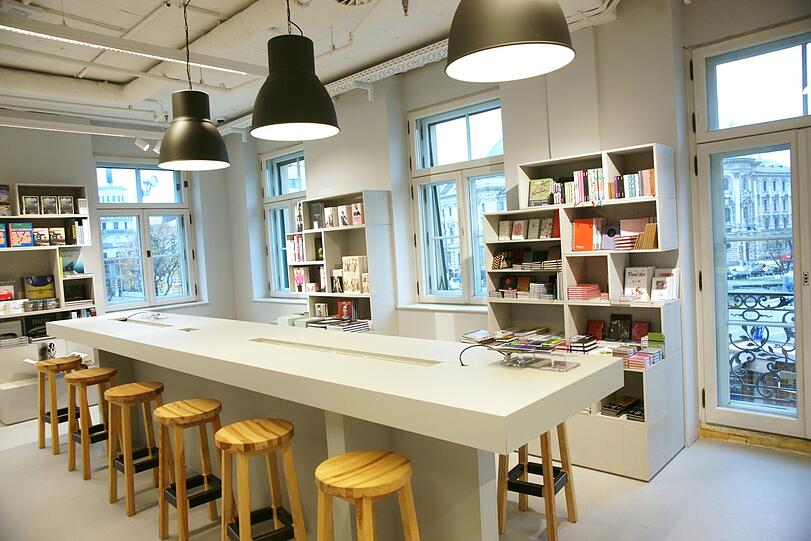 Neu: Im Co-Working-Space ist Platz zum Arbeiten - mit Blick auf den Stachus.