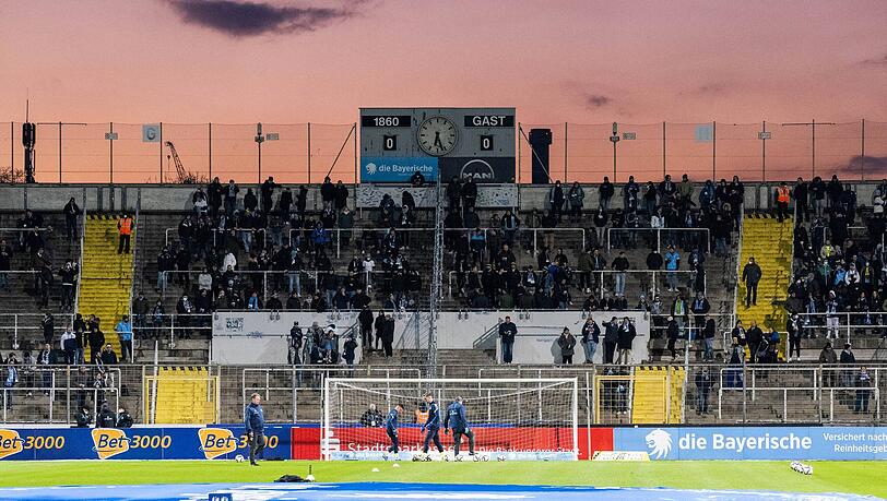 Im Abendlicht sieht das Grünwalder Stadion recht hübsch aus. Aber eine Sanierung tut not, auch damit es für die zweite Liga tauglich wird.