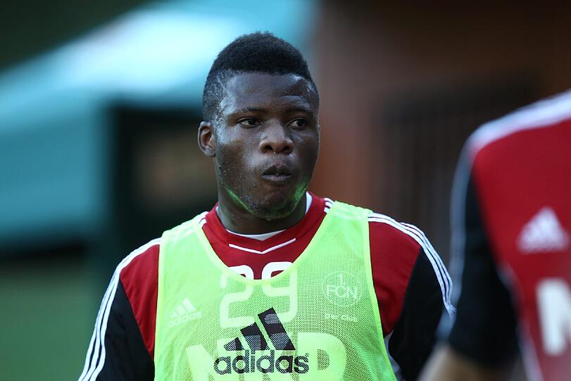 Roussel Ngankam
Note -: Der 19-jährige Deutsch-Kameruner soll als Mittelstürmer an die Bundesliga gewöhnt werden.