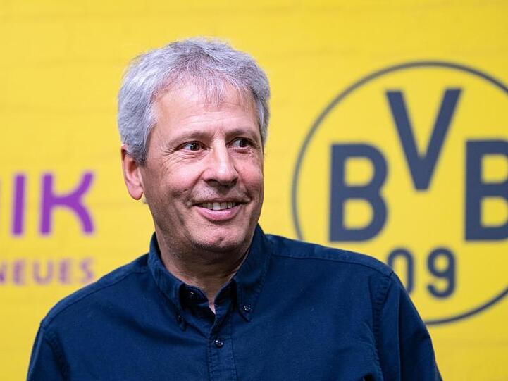 Lucien Favre hat seinen Vertrag als Trainer beim BVB vorzeitig verlängert.