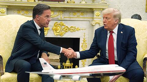 USA und Nato sprechen über Waffendeal.