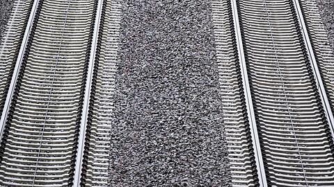 F&uuml;r die Nutzung der Schieneninfrastruktur m&uuml;ssen Verkehrsunternehmen Geld an die DB InfraGo zahlen. (Archivbild)