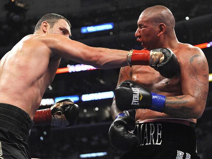 301 Mal schlugen seine Eisenfäuste ein: Vitali Klitschko (l.) demontierte Chris Arreola