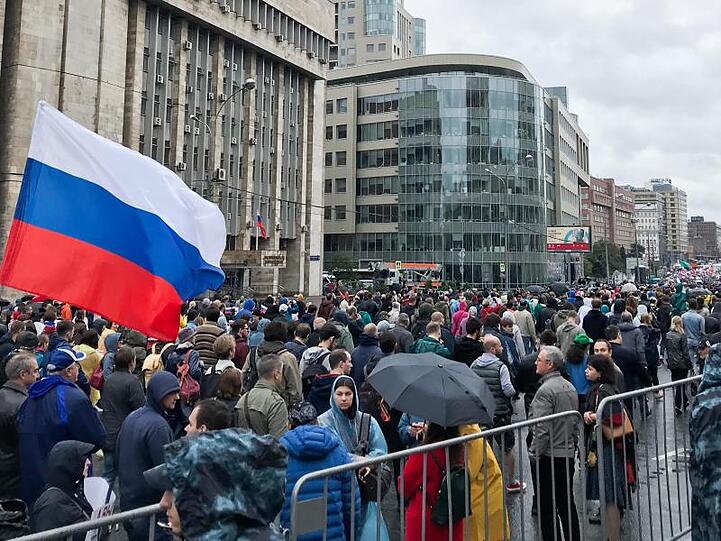 Am vergangenen Samstag hatten rund 60.000 Menschen gegen undemokratische Wahlen in Moskau demonstriert.