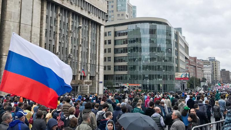 Am vergangenen Samstag hatten rund 60.000 Menschen gegen undemokratische Wahlen in Moskau demonstriert. Am vergangenen Samstag hatten rund 60.000 Menschen gegen undemokratische Wahlen in Moskau demonstriert.