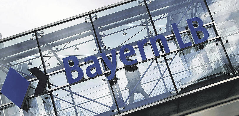 Die BayernLB gerät immer mehr in Schieflage. Möglicherweise drohen der Landesbank weiter Bilanzrisiken in Milliardenhöhe.Fotos: ddp, dpa