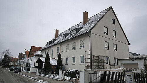 Gefahr aus dem Keller: In diesem Haus in der Stockdorfer Straße wurden zwei Rentner durch Heizungsgas verletzt. Gefahr aus dem Keller: In diesem Haus in der Stockdorfer Straße wurden zwei Rentner durch Heizungsgas verletzt.