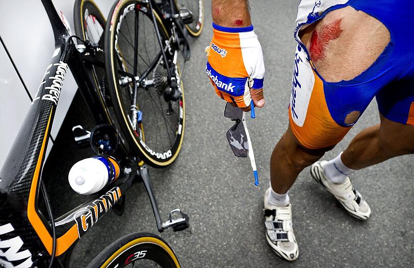 Tour der Leiden: Eine Sturzserie überschattet die Frankreich-Rundfahrt 2011. Die Bilder.