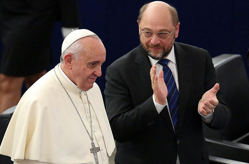 Papst Franziskus mit dem Präsidenten des EU-Parlaments Martin Schulz.