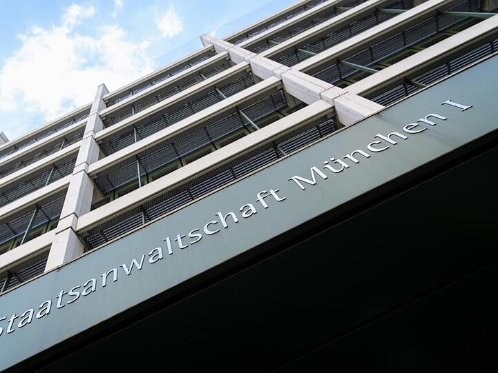 Der Schriftzug "Staatsanwaltschaft München I" am Eingang der Staatsanwaltschaft. Foto: Matthias Balk/dpa/Archivbild