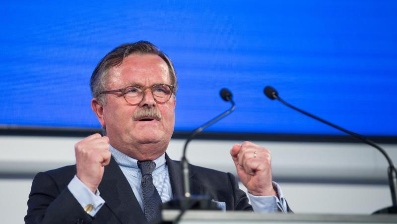 Laut Ärztepräsident Frank Ulrich Montgomery sind in Deutschlands Krankenhäusern rund 5000 Stellen für Ärzte unbesetzt. Laut Ärztepräsident Frank Ulrich Montgomery sind in Deutschlands Krankenhäusern rund 5000 Stellen für Ärzte unbesetzt.