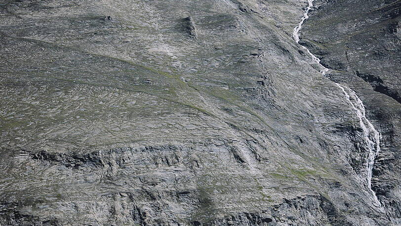Das Heinrich-Schwaiger-Haus liegt auf 2802 Metern inmitten der felsigen Glocknergruppe. Das Heinrich-Schwaiger-Haus liegt auf 2802 Metern inmitten der felsigen Glocknergruppe.