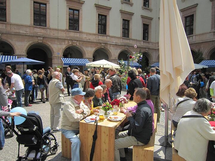 Beim Hoffest der Landwirtschaftsministeriums am vergangenen Wochenende war einiges geboten. AZ-Leser Jürgen Heusser hat Fotos gemacht. Klicken Sie sich durch die Bilderstrecke...