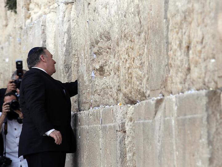 Pompeo befindet sich auf einer Reise durch den Nahen Osten, auf der er Kuwait, Israel und den Libanon besucht.