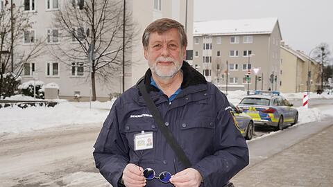 Sicherheitswachtler Siegfried Hofmann (64) geht ehrenamtlich Streife in Sendling.