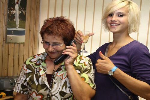 Gratulation der Olympiasieger-Familie: Mutter Paula und Schwester Michaela.