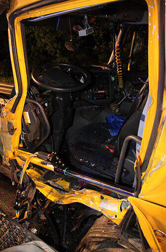 Schwerer Verkehrsunfall bei einem Überholmanöver auf der B12: die Bilder.
