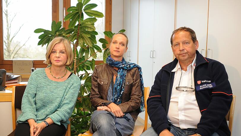 Sie haben den Kindern die Nachricht vom Tod Anna-Leas überbracht (v. l.): Juliane Dorfmüller, Martina Schneider und Klaus Hippe. Sie haben den Kindern die Nachricht vom Tod Anna-Leas überbracht (v. l.): Juliane Dorfmüller, Martina Schneider und Klaus Hippe.