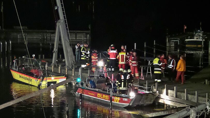 Das Bootshaus des Yacht-Clubs ist am Freitag abgebrannt. 15 Boote wurden zerstört.