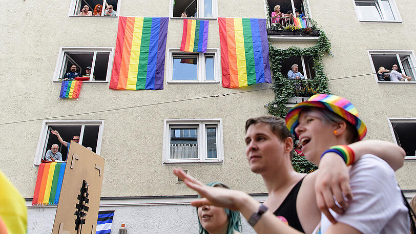 Über 130 Gruppen und mehrere Tausend Menschen nahmen heuer an der CSD-Parade durch die Münchner Innenstadt teil - wir haben die Bilder.